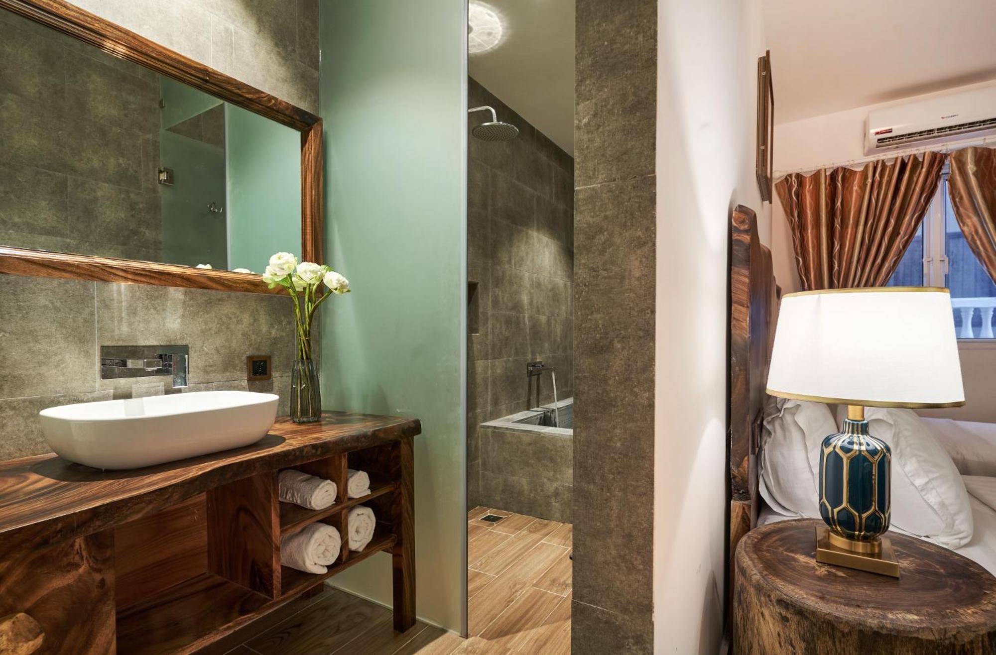 Sky Gem - Ben Thanh Khách sạn 4*